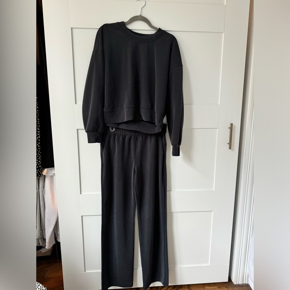 Lululemon Softstreme Perfectly Oversized Cropped Crew (part of a set) - Picture 5 of 6